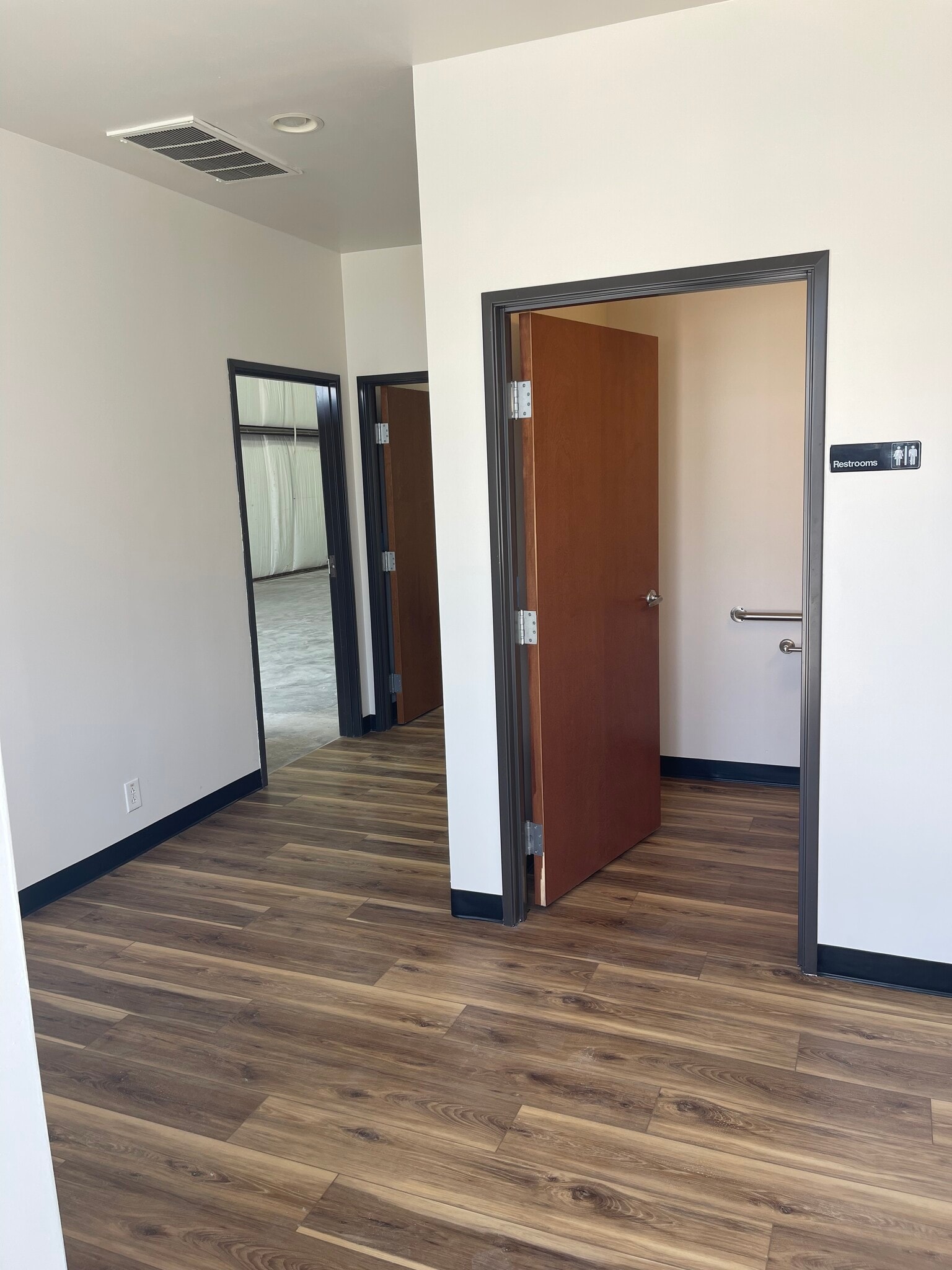 5200 Electric Ave, Spicewood, TX for lease Interior Photo- Image 1 of 13