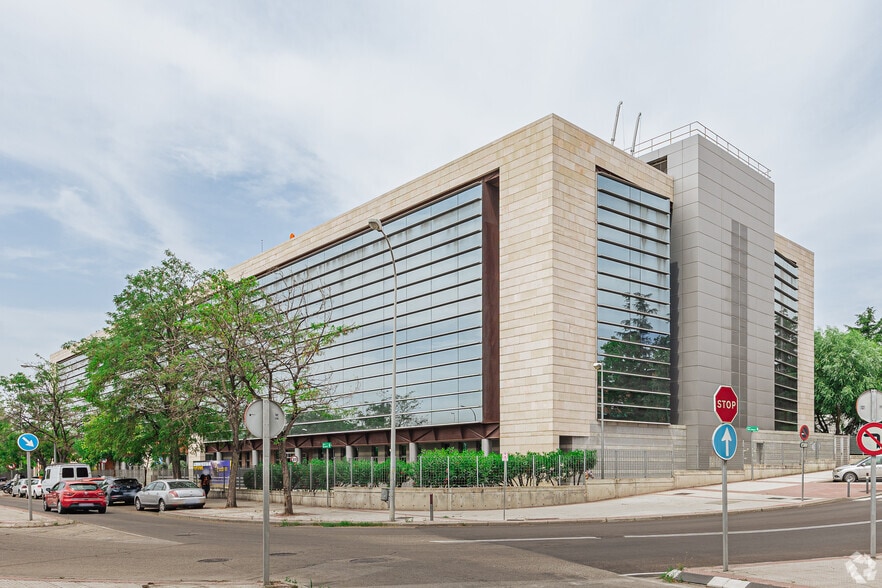 Calle de Cantabria, 2, Alcobendas, Madrid à louer - Photo du bâtiment - Image 2 de 23