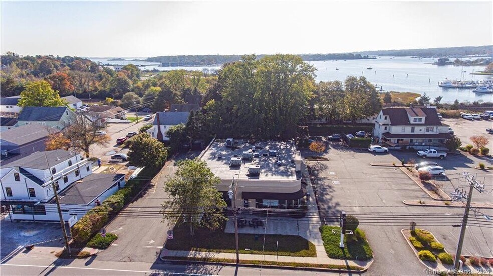 42 Williams Ave, Mystic, CT à louer - Photo du bâtiment - Image 3 de 12