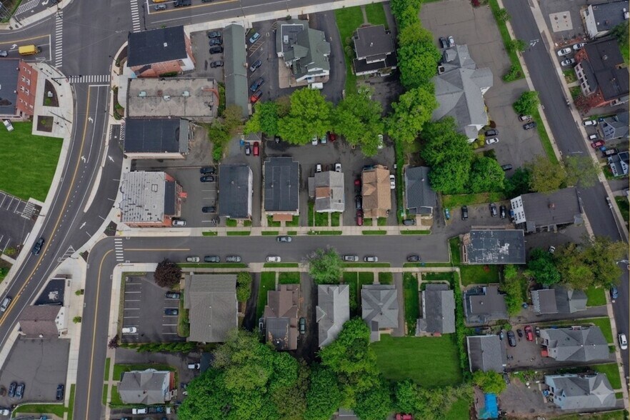 Landry Street Portfolio portefeuille de 5 propriétés à vendre sur LoopNet.ca - Photo du bâtiment - Image 1 de 7