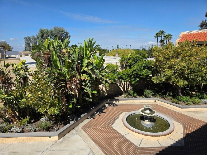 17871 Santiago Blvd, Orange, CA à louer - Photo du bâtiment - Image 2 de 5