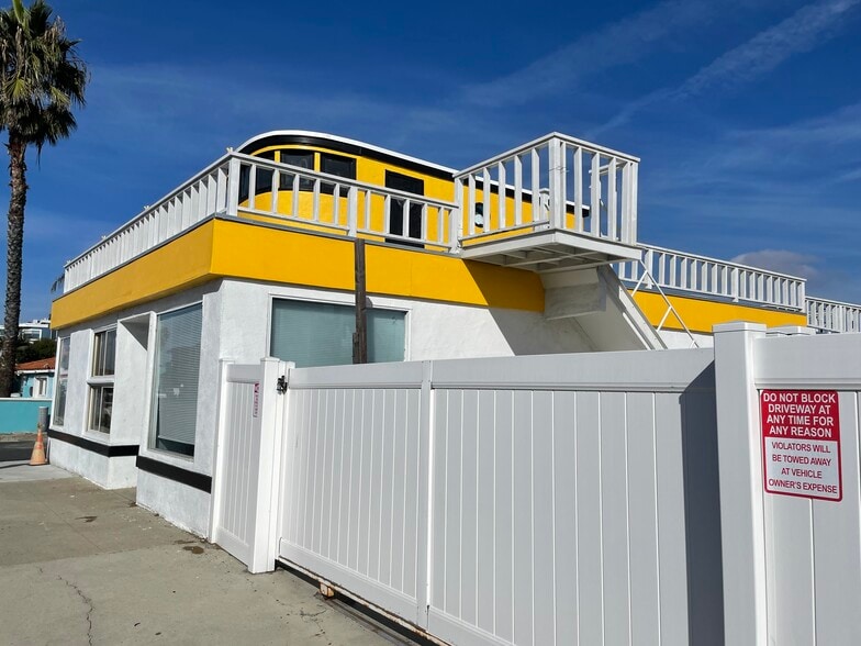 16732-16735 Pacific Coast Highway portfolio of 2 properties for sale on LoopNet.ca - Building Photo - Image 2 of 7