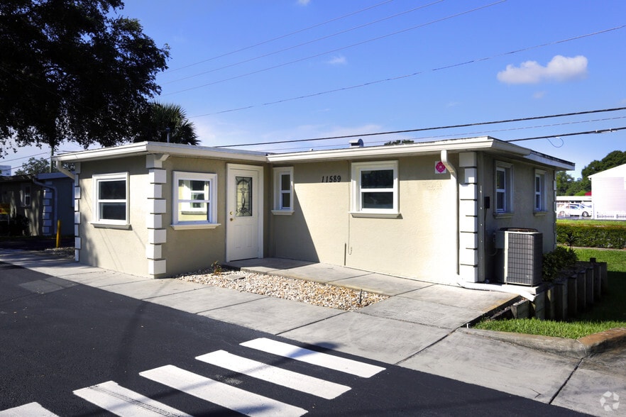 11589 Seminole Blvd, Largo, FL for sale - Primary Photo - Image 1 of 5