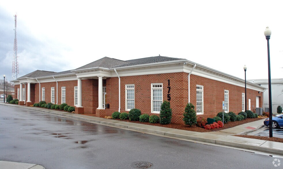 1751 Church St, Norfolk, VA à vendre - Photo du bâtiment - Image 1 de 3