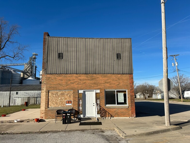 151 Macon St, Latham, IL à vendre - Photo du bâtiment - Image 2 de 17