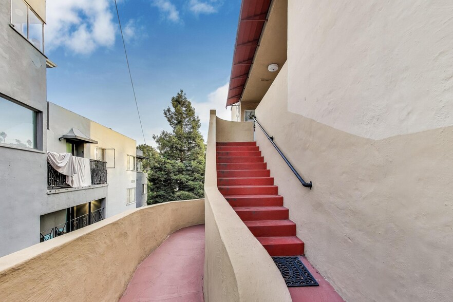 33 Home Pl E, Oakland, CA for sale - Building Photo - Image 3 of 23