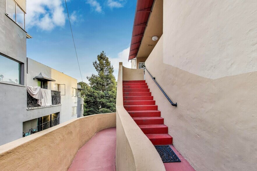 33 Home Pl E, Oakland, CA à vendre - Photo du bâtiment - Image 3 de 23