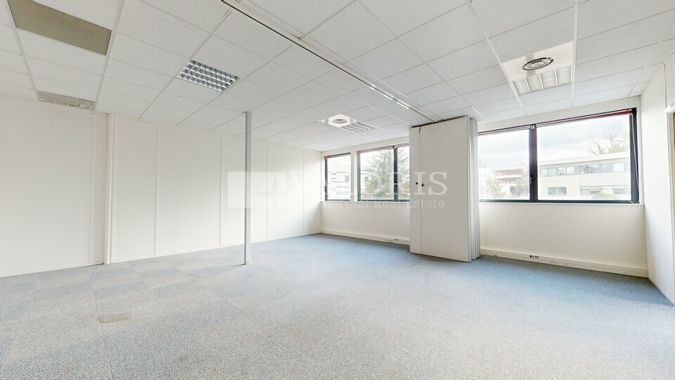 Office in Limonest for sale - Interior Photo - Image 2 of 6