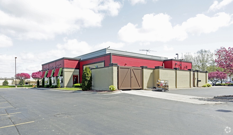 12800 Hall Rd, Sterling Heights, MI for sale - Building Photo - Image 3 of 10