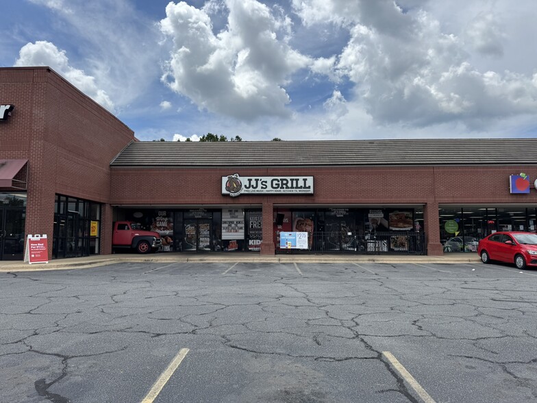 12201 W Markham St, Little Rock, AR for lease - Building Photo - Image 1 of 5