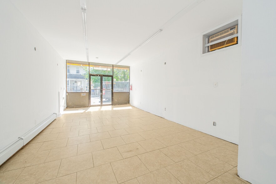 145 Westervelt Ave, Staten Island, NY for lease - Building Photo - Image 3 of 12