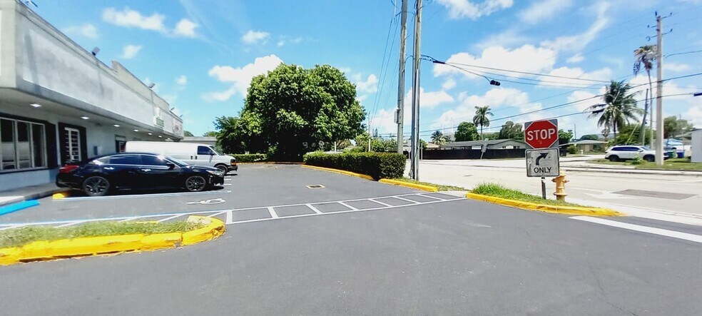 2675 NW 207th St, Miami Gardens, FL à louer - Photo du bâtiment - Image 3 de 8