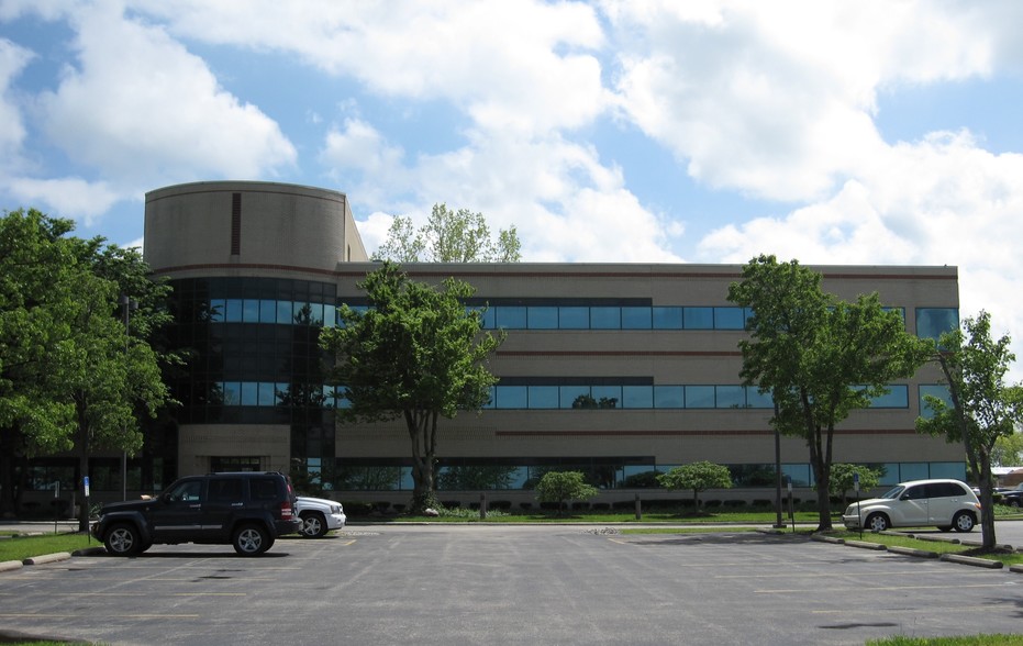 303 Corporate Center Dr, Vandalia, OH for lease - Primary Photo - Image 2 of 13