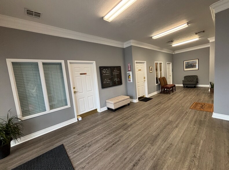 6076 S 900 E, Salt Lake City, UT à vendre - Photo du bâtiment - Image 3 de 15