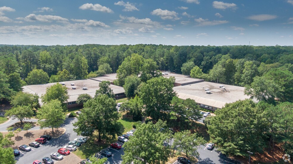 500 Gregson Dr, Cary, NC à louer - Photo du bâtiment - Image 2 de 12