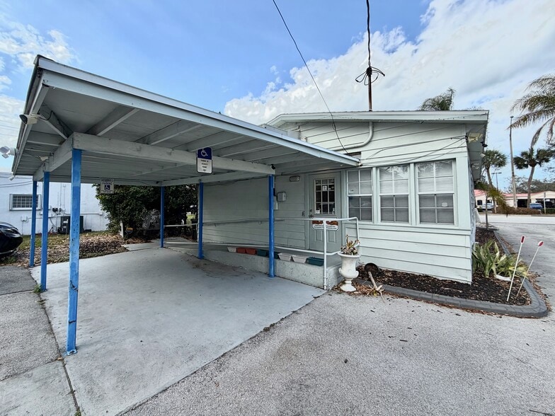 1925 20th St, Vero Beach, FL for sale - Building Photo - Image 2 of 7