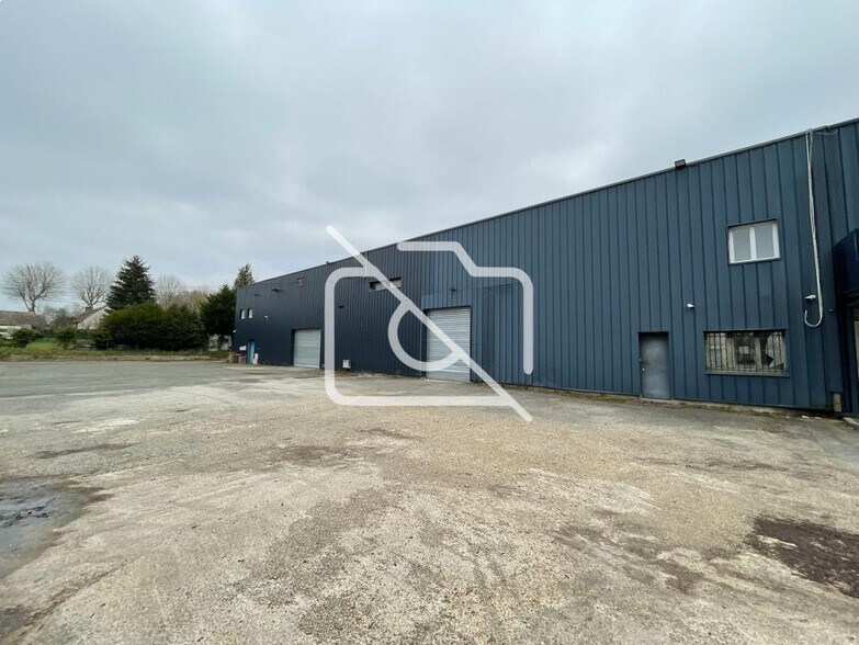 Industrial in Bazainville for lease - Building Photo - Image 1 of 21