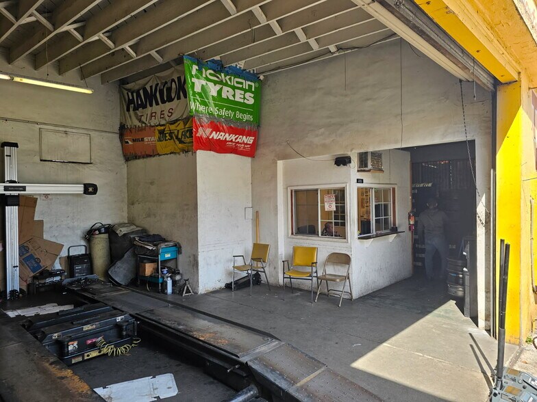 4346 E Cesar E Chavez Ave, Los Angeles, CA à vendre - Photo intérieure - Image 3 de 4