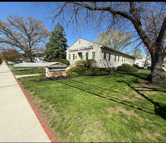 2426 Nottingham Way, Hamilton, NJ à vendre - Photo du bâtiment - Image 3 de 6