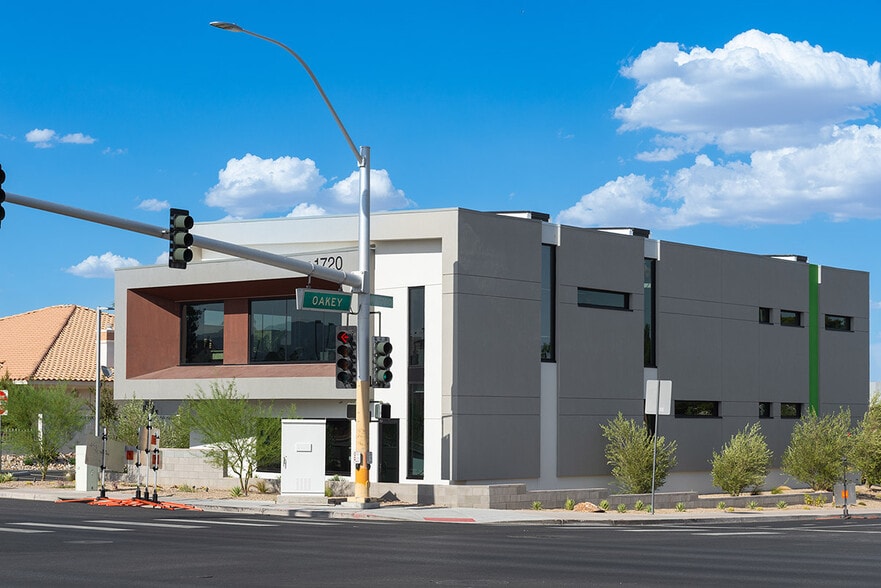 1720 S Buffalo Dr, Las Vegas, NV à louer - Photo du bâtiment - Image 3 de 3