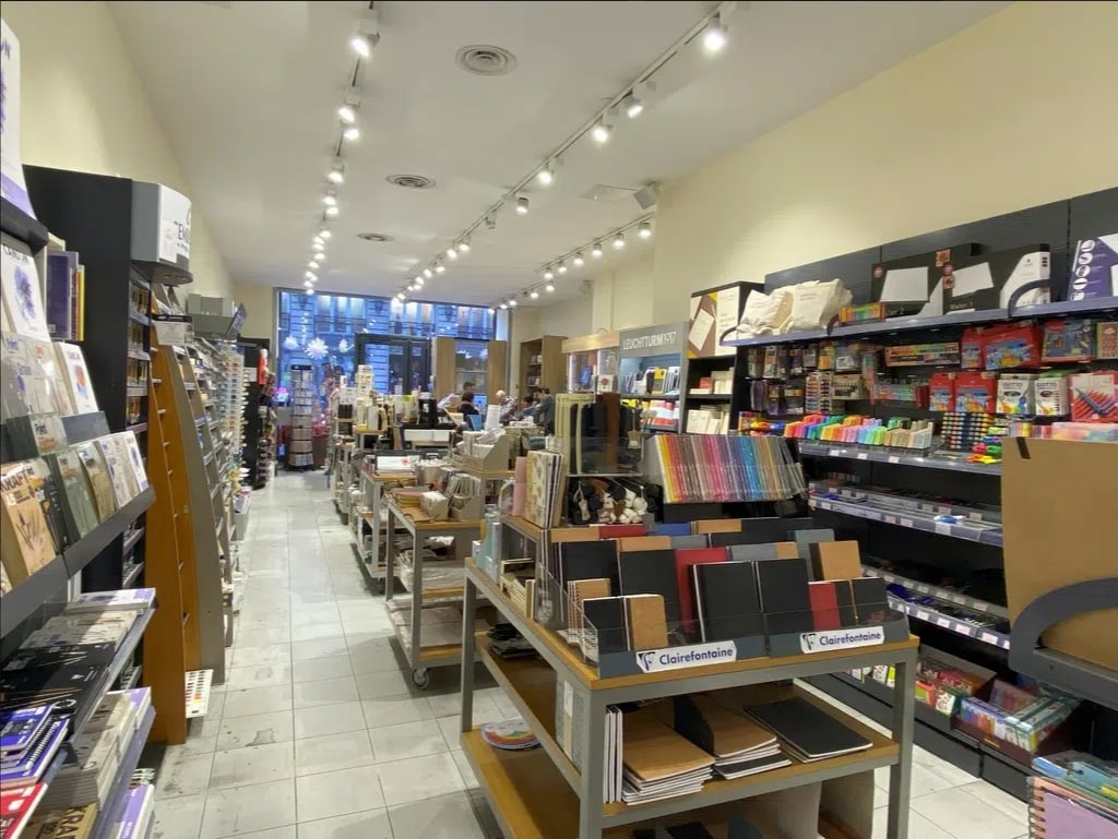 Retail in Paris for lease Interior Photo- Image 1 of 2
