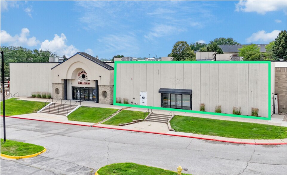 2700 University Ave, West Des Moines, IA à louer - Photo du bâtiment - Image 2 de 3