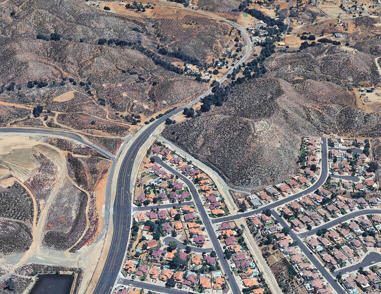 23201 Bundy Canyon Rd, Wildomar, CA à vendre - Photo du bâtiment - Image 3 de 8