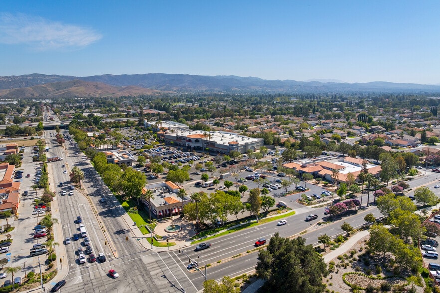 2619-2795 Tapo Canyon Rd, Simi Valley, CA à louer - Aérien - Image 1 de 5