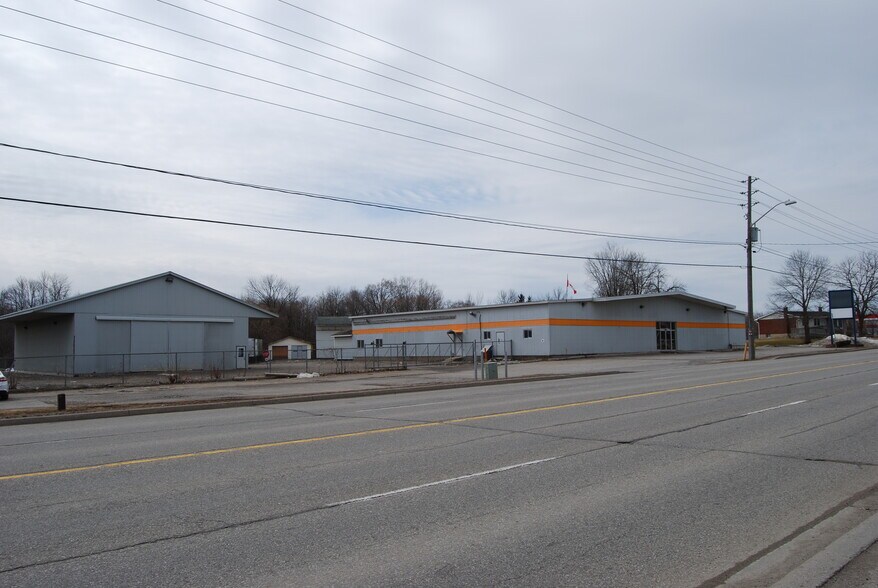 550 Stewart Blvd, Brockville, ON à louer - Photo du bâtiment - Image 2 de 2