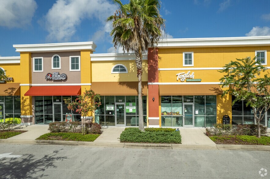 4498 Alafaya Trl, Orlando, FL à louer - Photo du bâtiment - Image 2 de 6