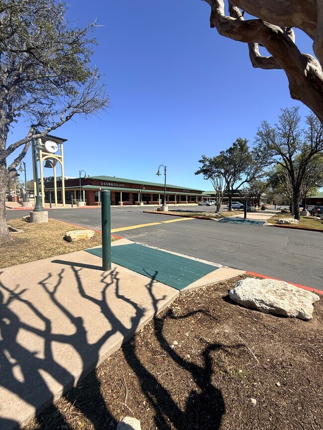 Plus de détails pour 601 E Whitestone Blvd, Cedar Park, TX - Commerce de détail à louer