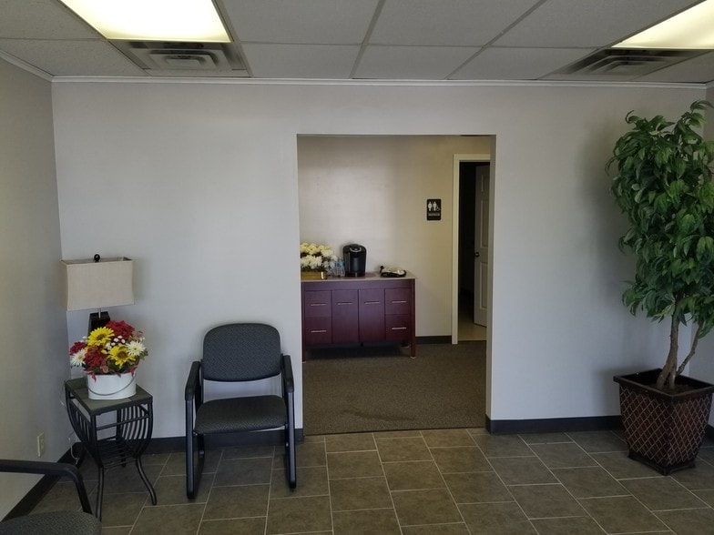 6010-6016 S 66th East Ave, Tulsa, OK for lease - Interior Photo - Image 2 of 3