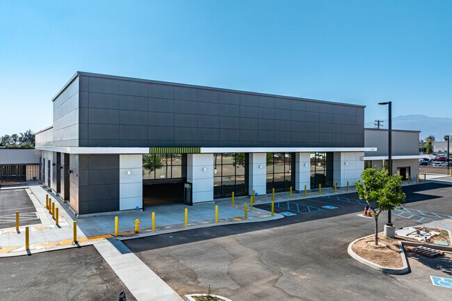 Plus de détails pour 2539 E Garvey Ave N, West Covina, CA - Bureau/Commerce de détail, Commerce de détail à louer