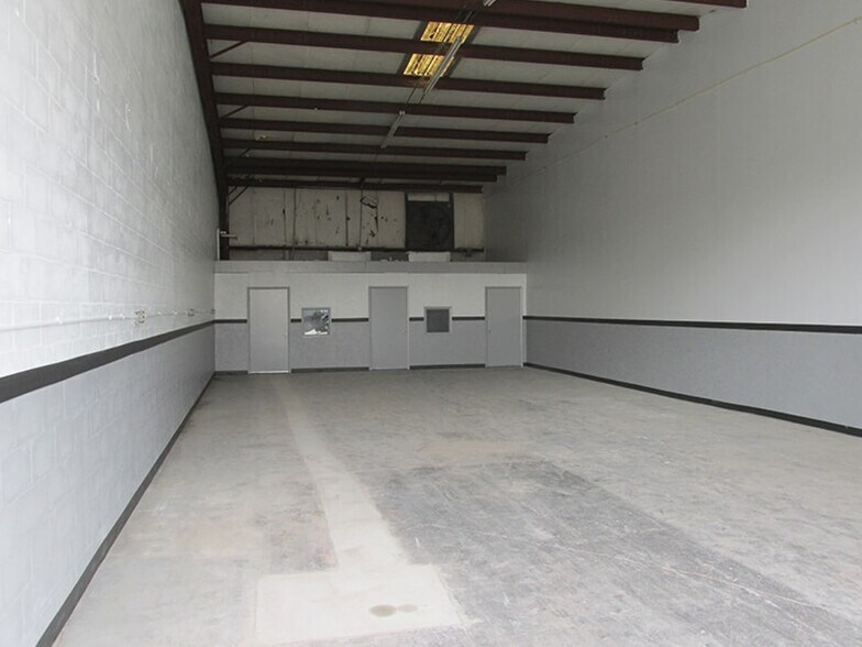 4302 E 10th Ave, Tampa, FL à louer - Photo intérieure - Image 3 de 7