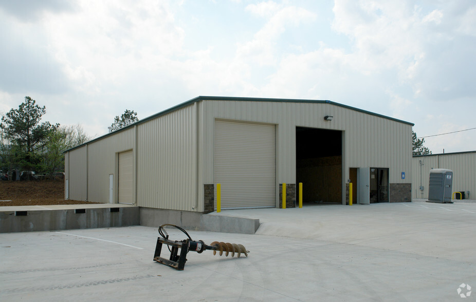 107 N Gate Industrial Dr, Ball Ground, GA à vendre - Photo du bâtiment - Image 1 de 1