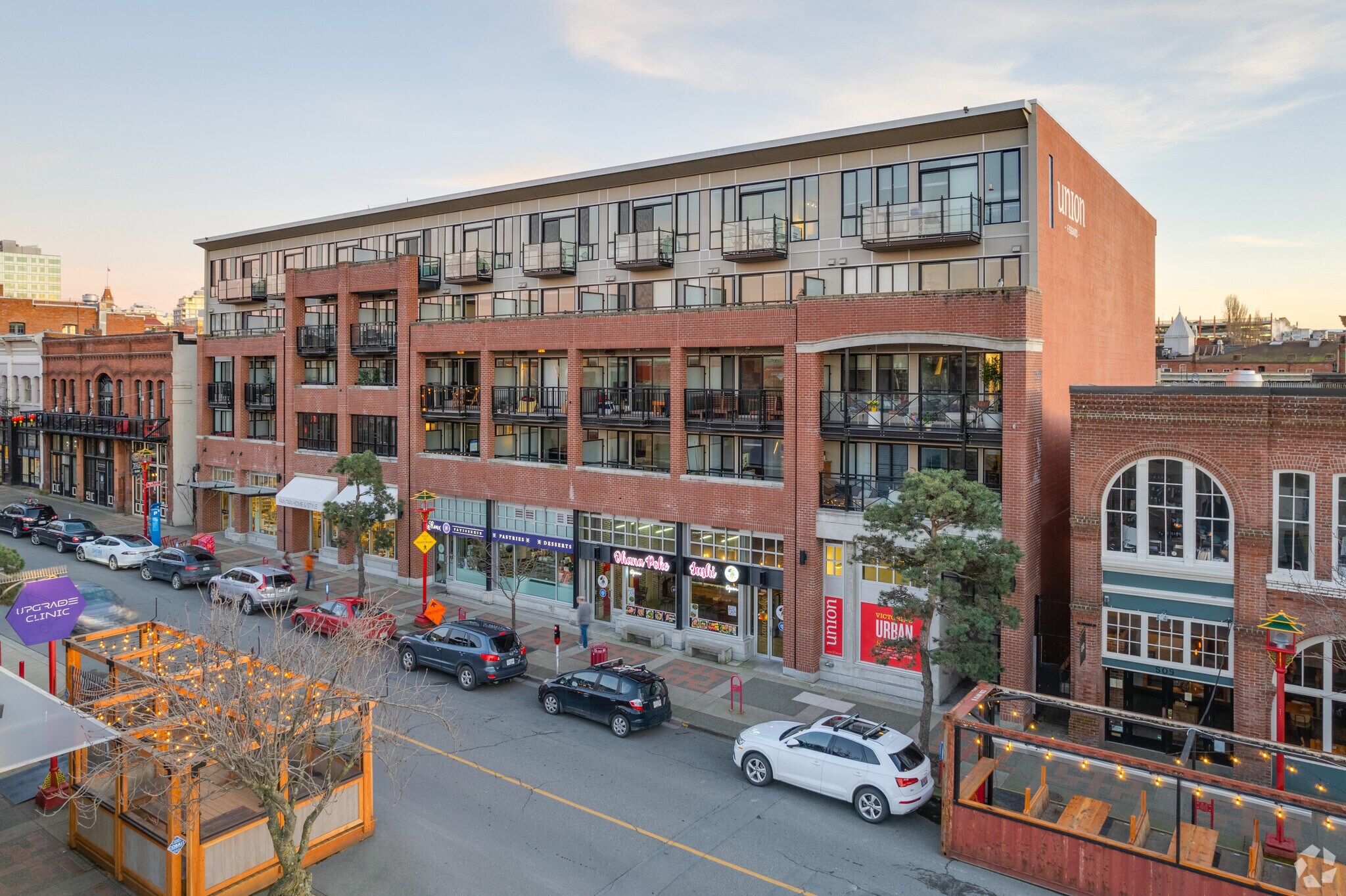 517 Fisgard Street and 524 & 530 Pandora portefeuille de 3 propriétés à vendre sur LoopNet.ca Photo principale- Image 1 de 8