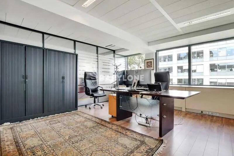 Bureau dans Levallois-Perret à louer - Photo du bâtiment - Image 3 de 12