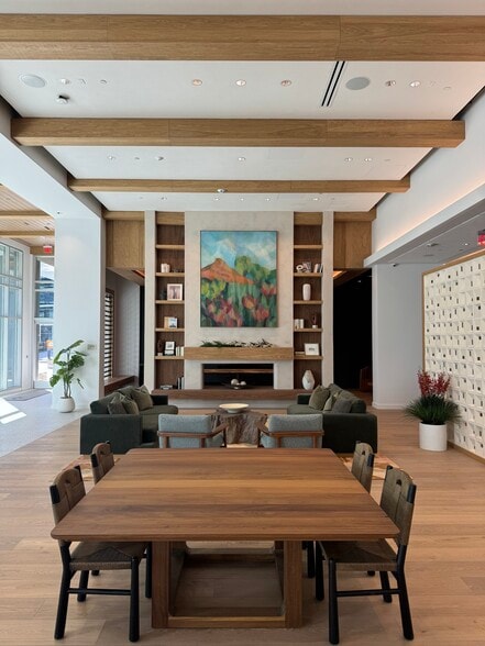 80 E Rio Salado Pky, Tempe, AZ à louer - Hall d’entrée - Image 3 de 8