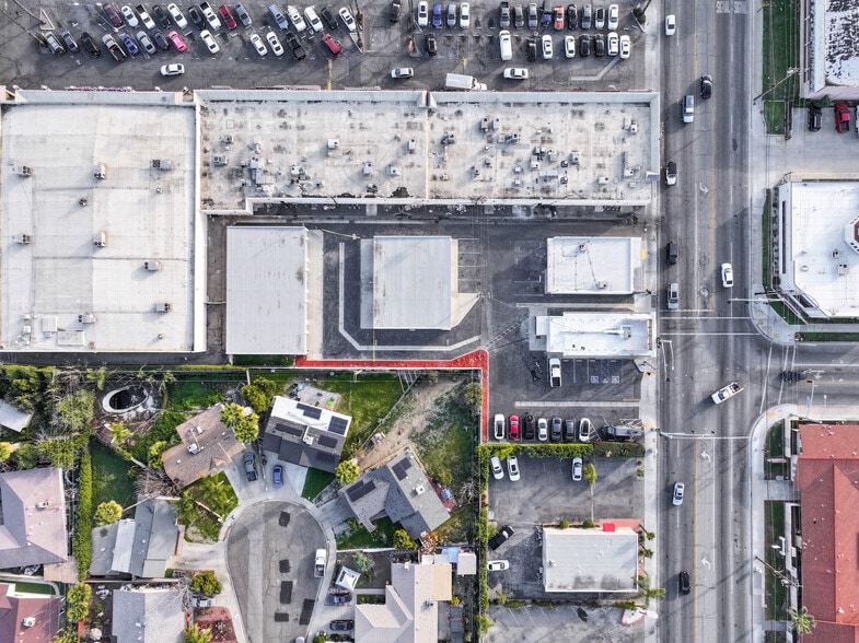 162, 168, and 172 N San Jacinto St portfolio of 3 properties for sale on LoopNet.ca - Building Photo - Image 3 of 23