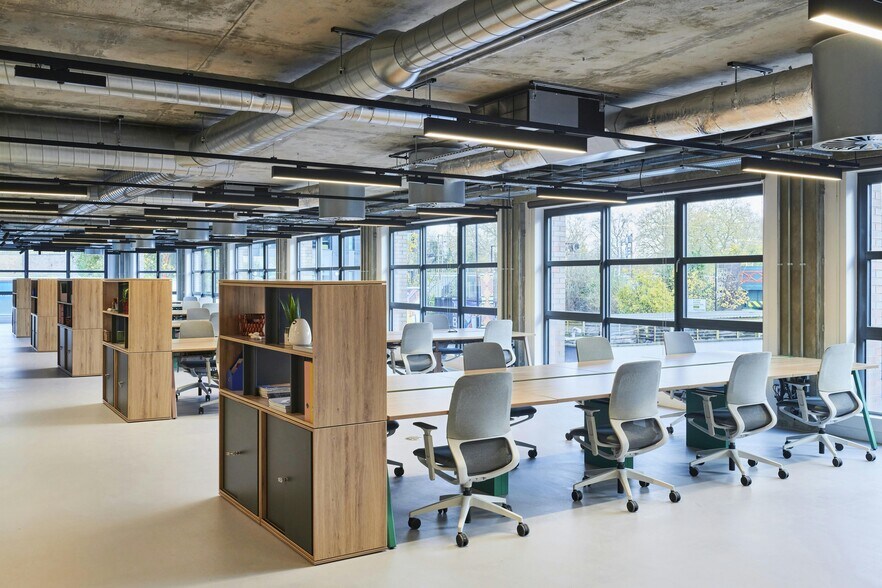 2-8 Morris Pl, Londres à louer - Photo du bâtiment - Image 3 de 17