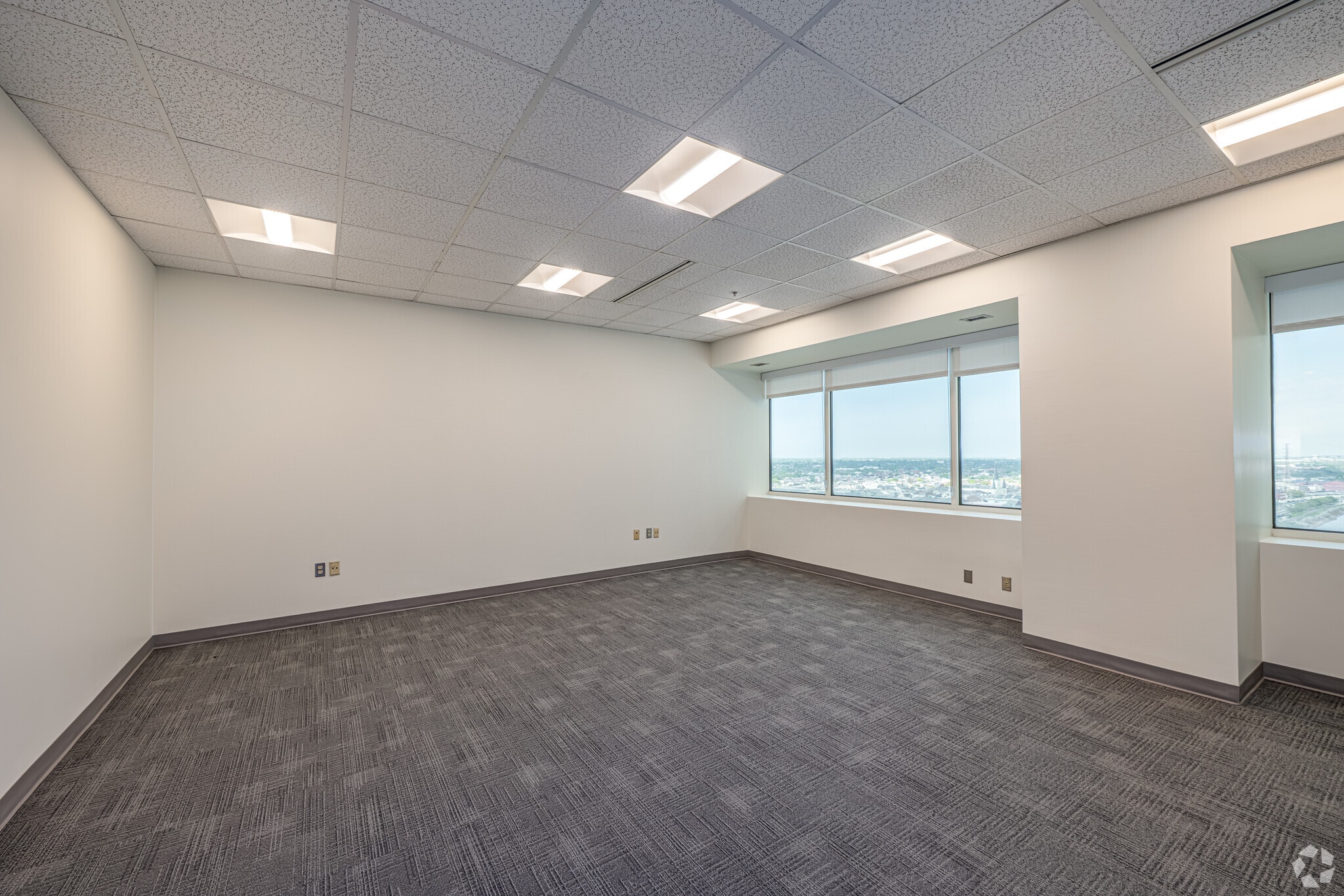 365 Canal St, New Orleans, LA for lease Interior Photo- Image 1 of 2
