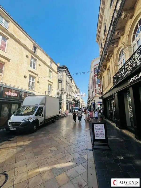 Retail in Bordeaux for lease Building Photo- Image 1 of 13