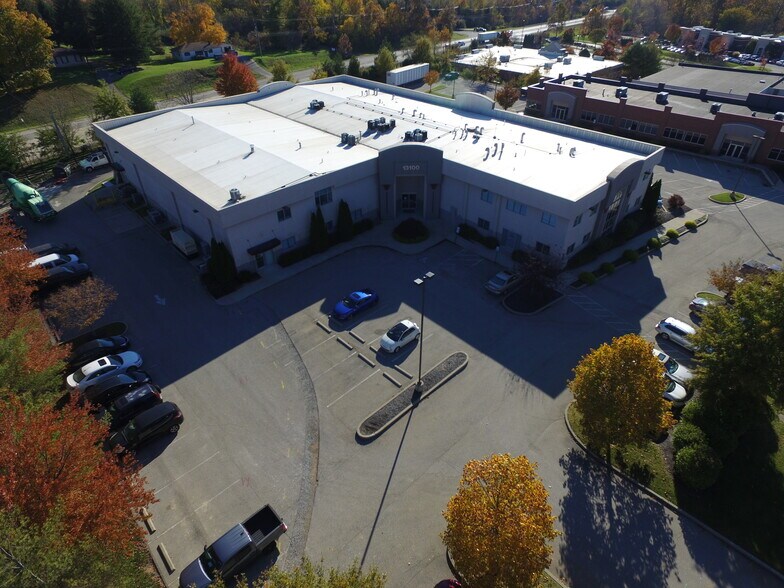 13100 Magisterial Dr, Louisville, KY à vendre - Photo du bâtiment - Image 2 de 11