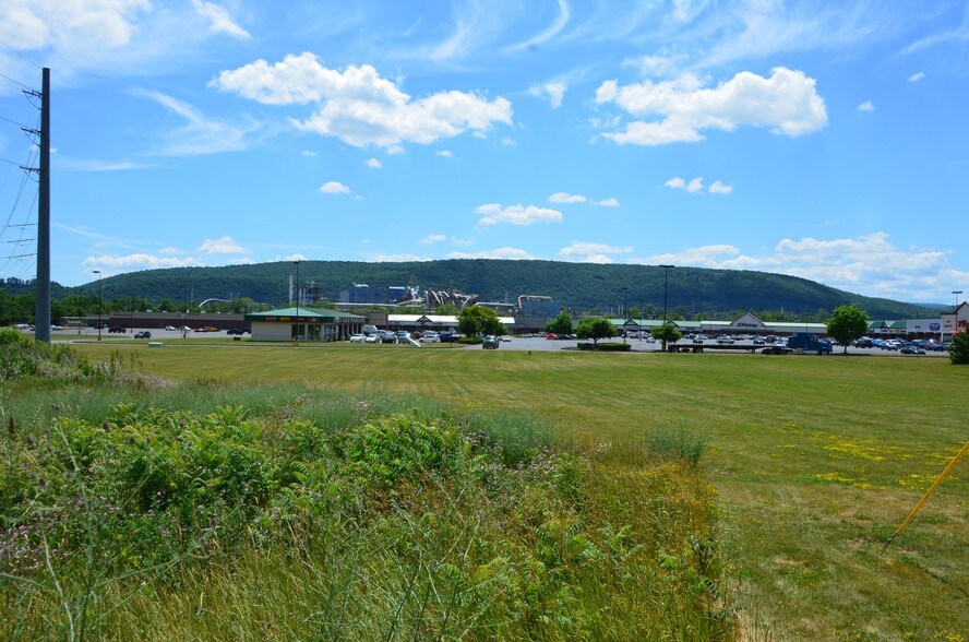 220 Ennis Ln, Towanda, PA à louer - Photo du bâtiment - Image 2 de 6