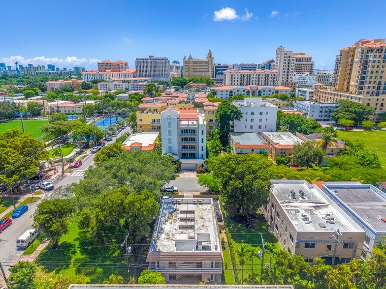 114 Menores Ave, Coral Gables, FL for sale - Building Photo - Image 2 of 44
