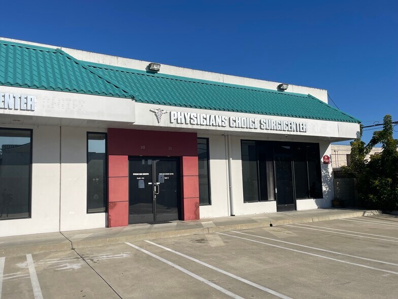 8342 Garden Grove Blvd, Garden Grove, CA à vendre - Photo du bâtiment - Image 2 de 18