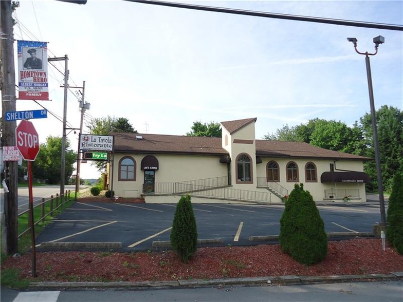 400 S Center Ave, New Stanton, PA à vendre - Photo principale - Image 1 de 1