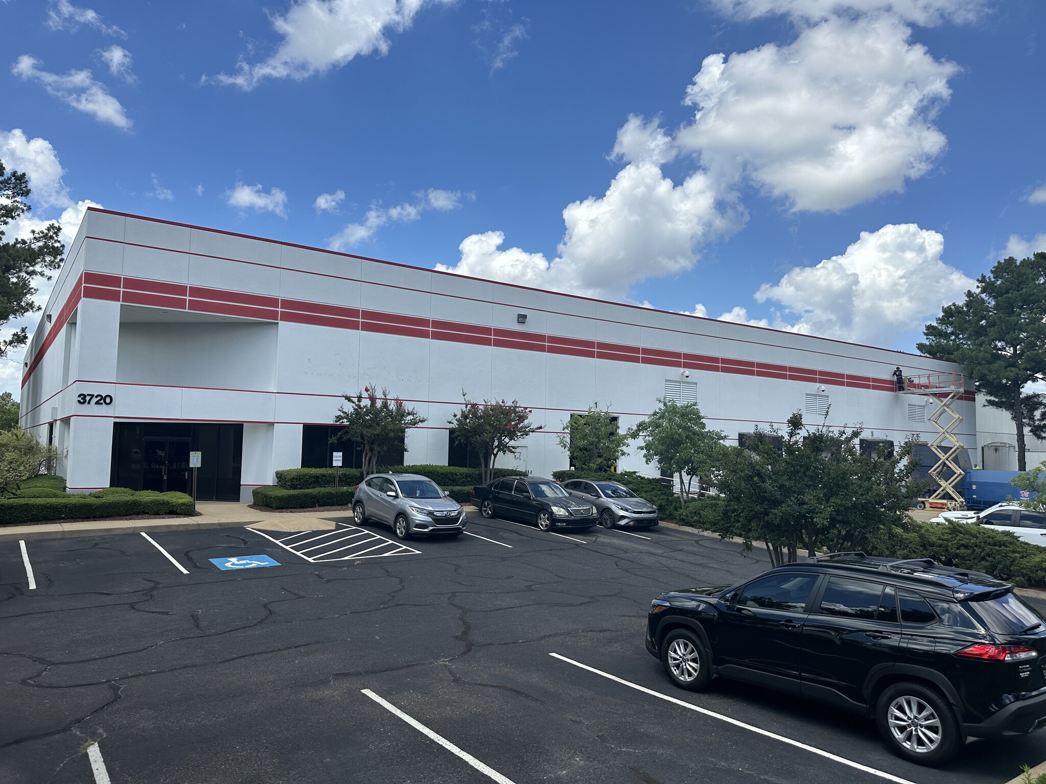 3720 Distriplex Dr N, Memphis, TN for lease Building Photo- Image 1 of 7