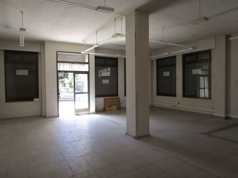 Retail in Salamanca for lease - Building Photo - Image 3 of 17