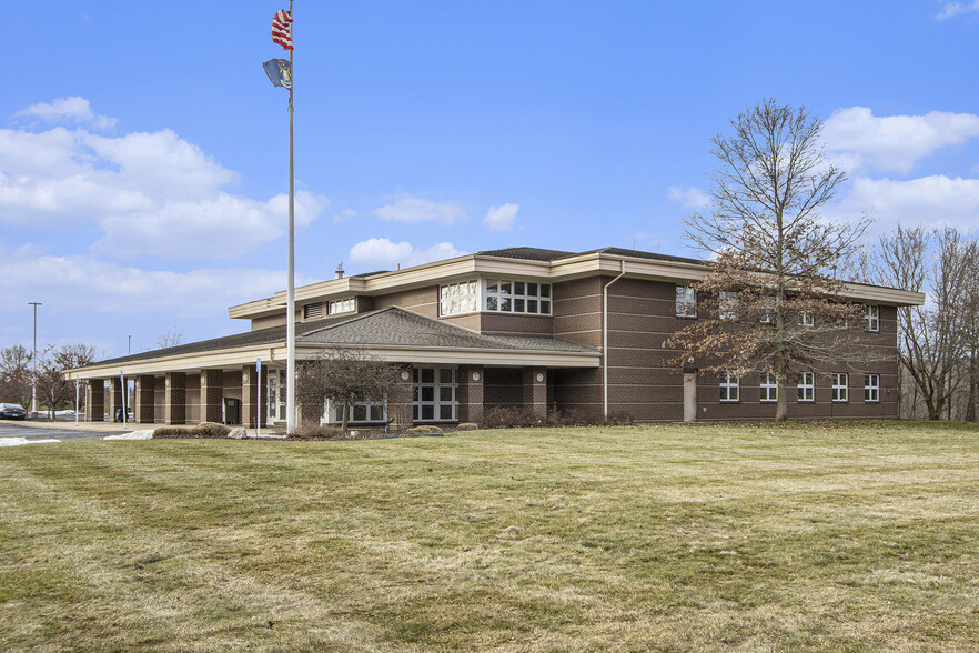 7953 Adobe Rd, Kalamazoo, MI for sale - Building Photo - Image 1 of 41